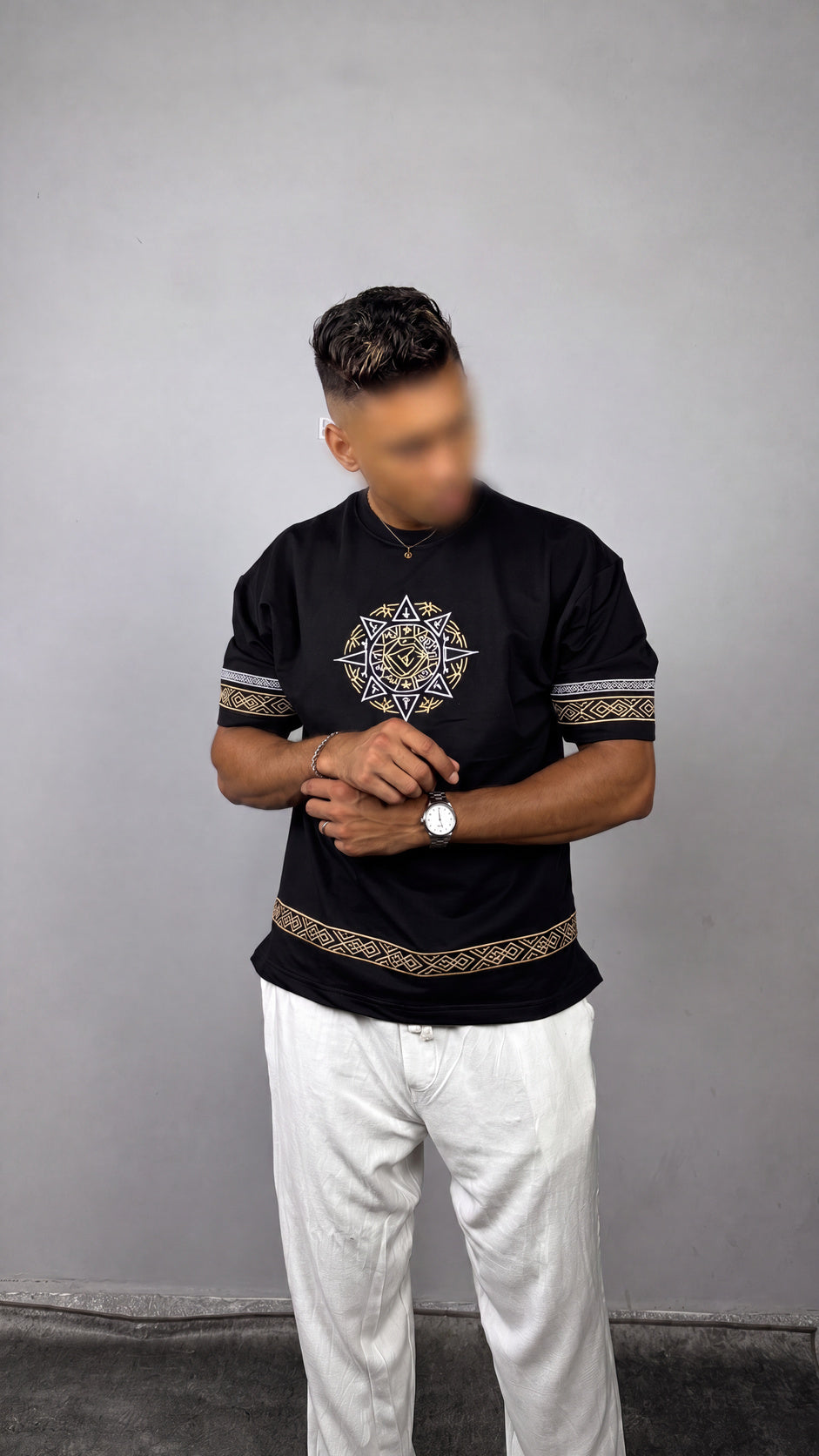Iconic T-Shirt Black – Front view