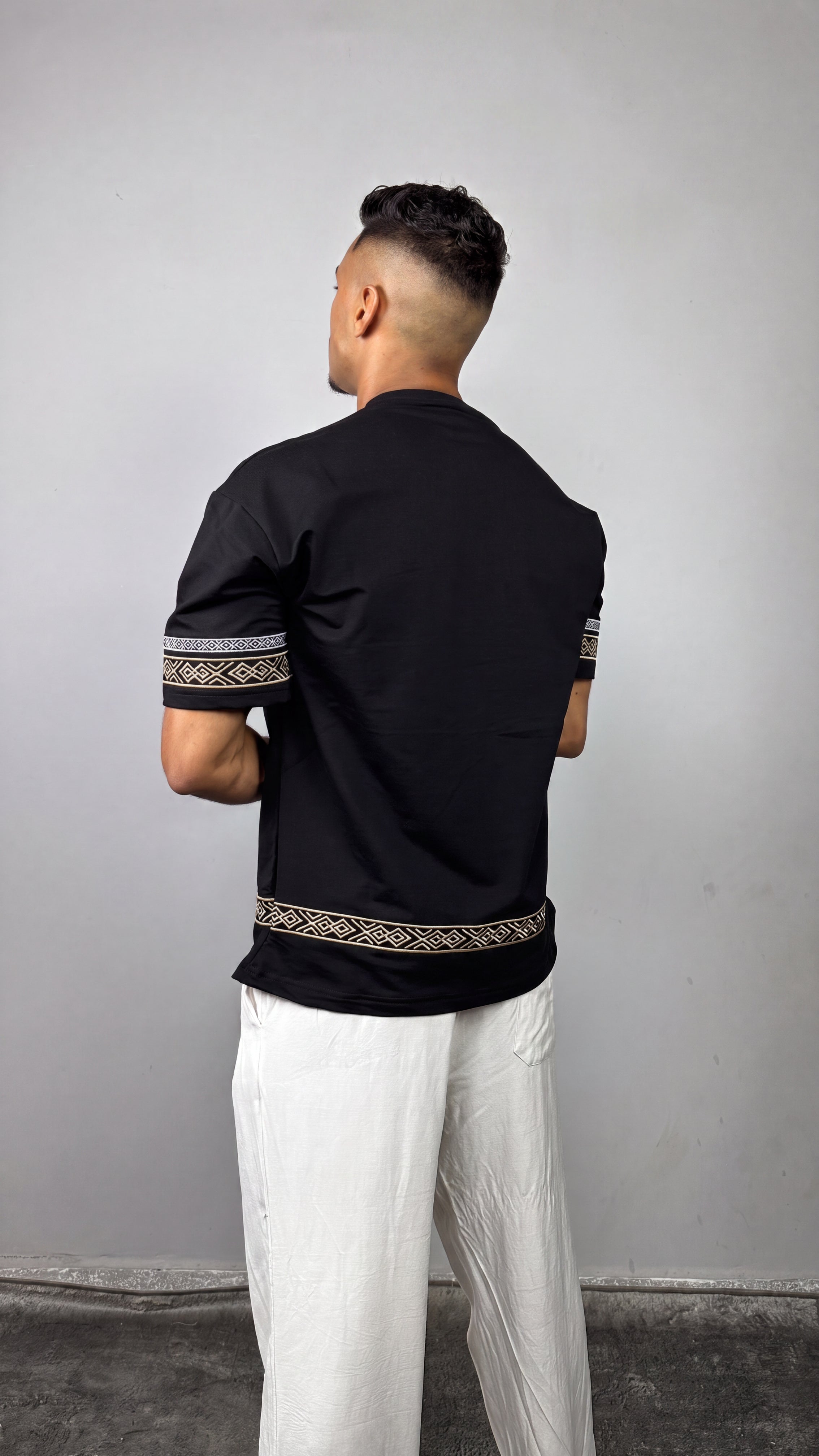 Iconic T-Shirt Black – Back view
