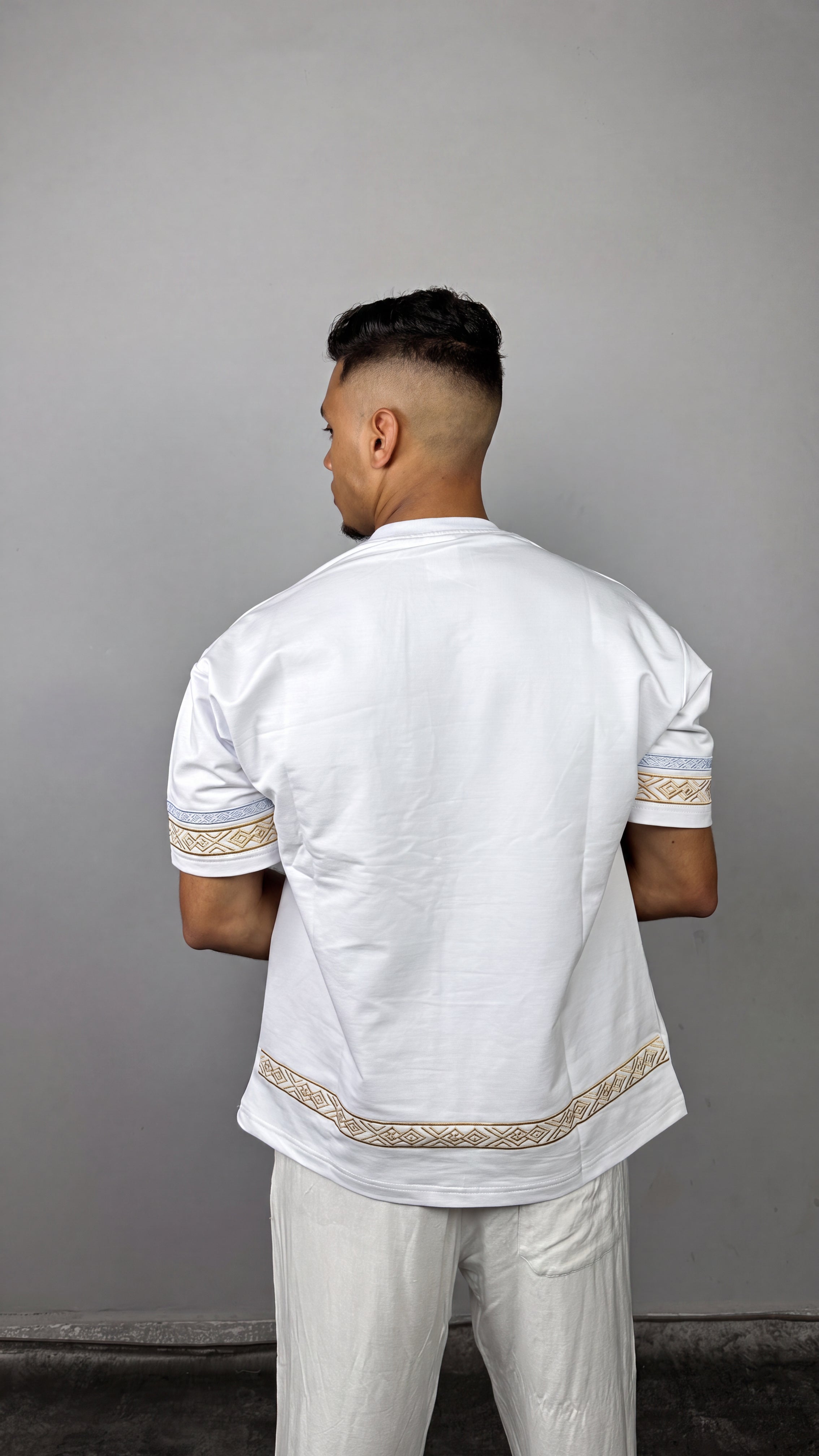 Iconic T-Shirt White – Back hem detail